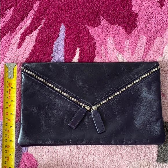 Danier leather envelope clutch - Picture 4 of 6